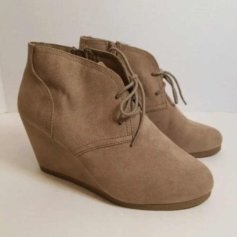 NWT Universal Thread Sz 9.5 BESSIE Tan Wedge Boots Bootie